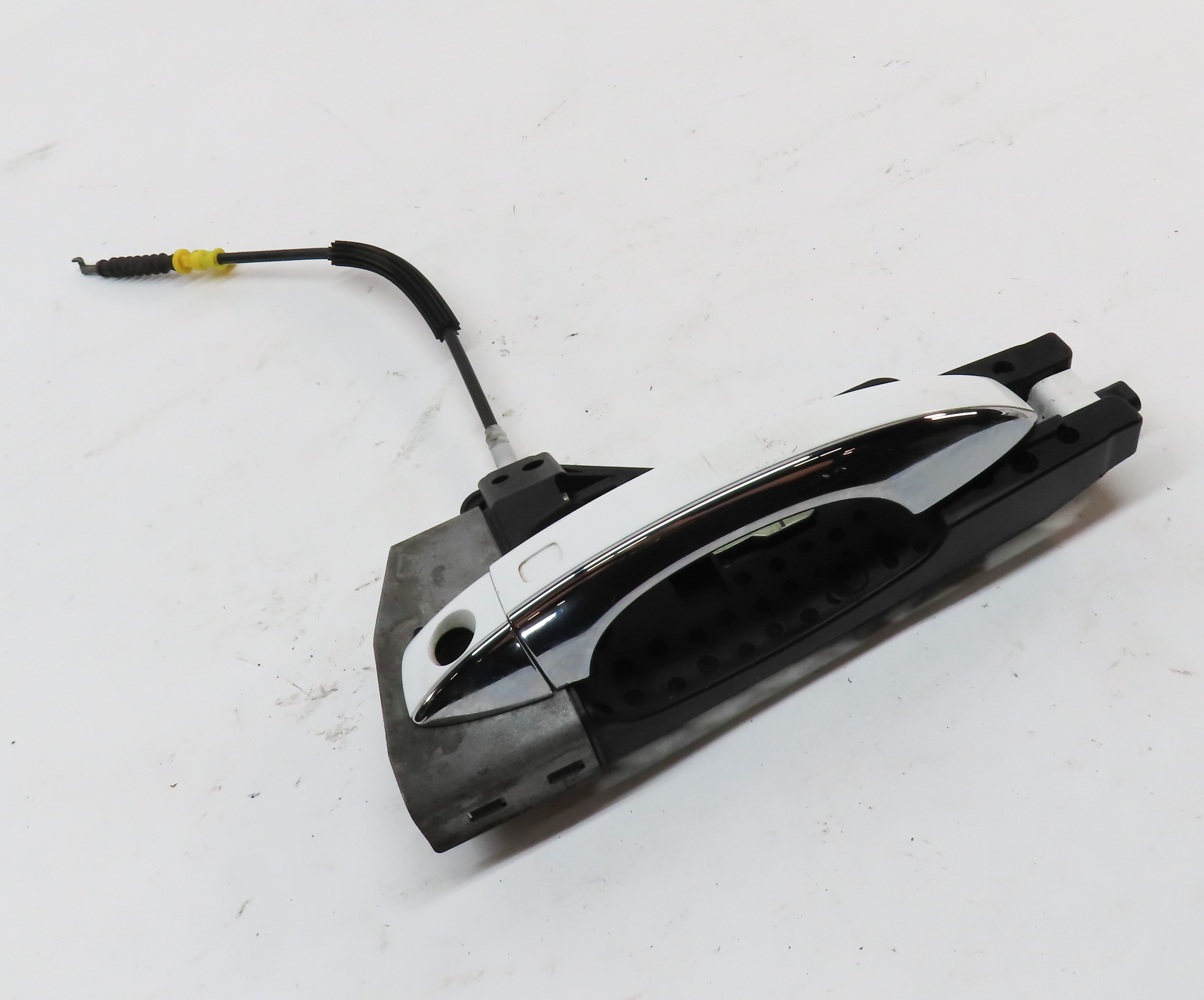 09-17 AUDI A4 S4 Q5 ALLROAD (B8 8K 8R) FRONT LEFT KEYLESS DOOR HANDLE (White) — exact item pictured